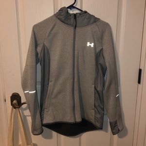 Under armor sweatshirt, barely worn!